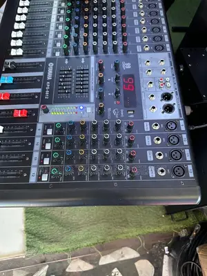 Yamaha KPG-8812 12 Channel Powered Mixer