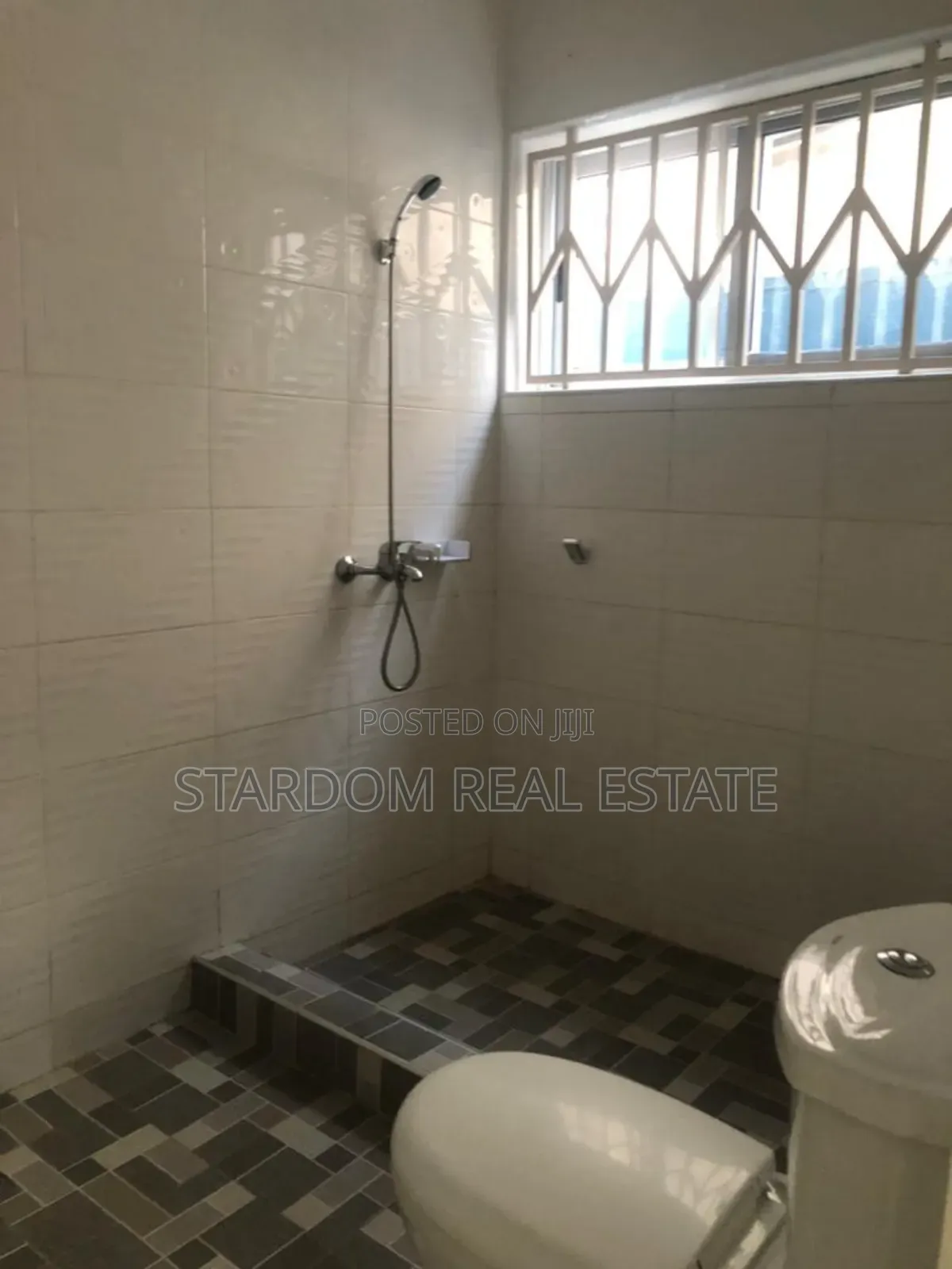 3bdrm Duplex in Kfc, Spintex for rent