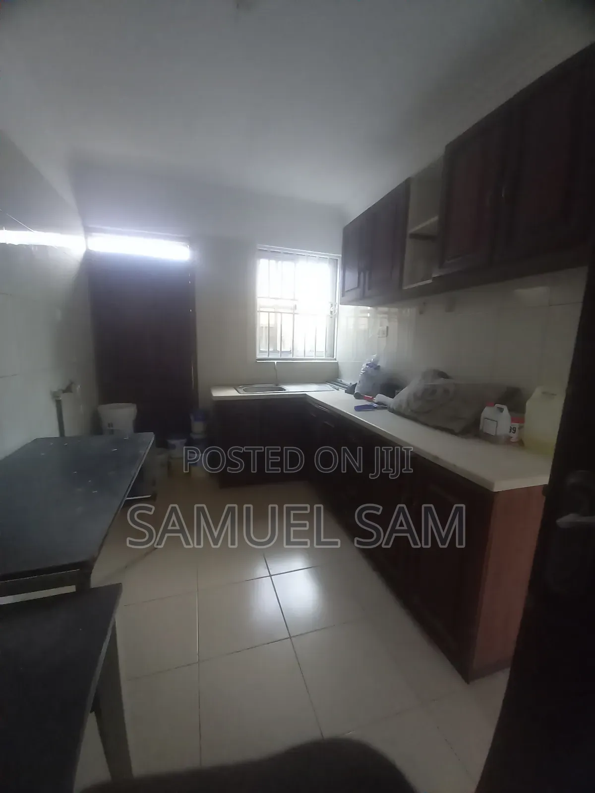 10bdrm House in Tema Community 11 for rent