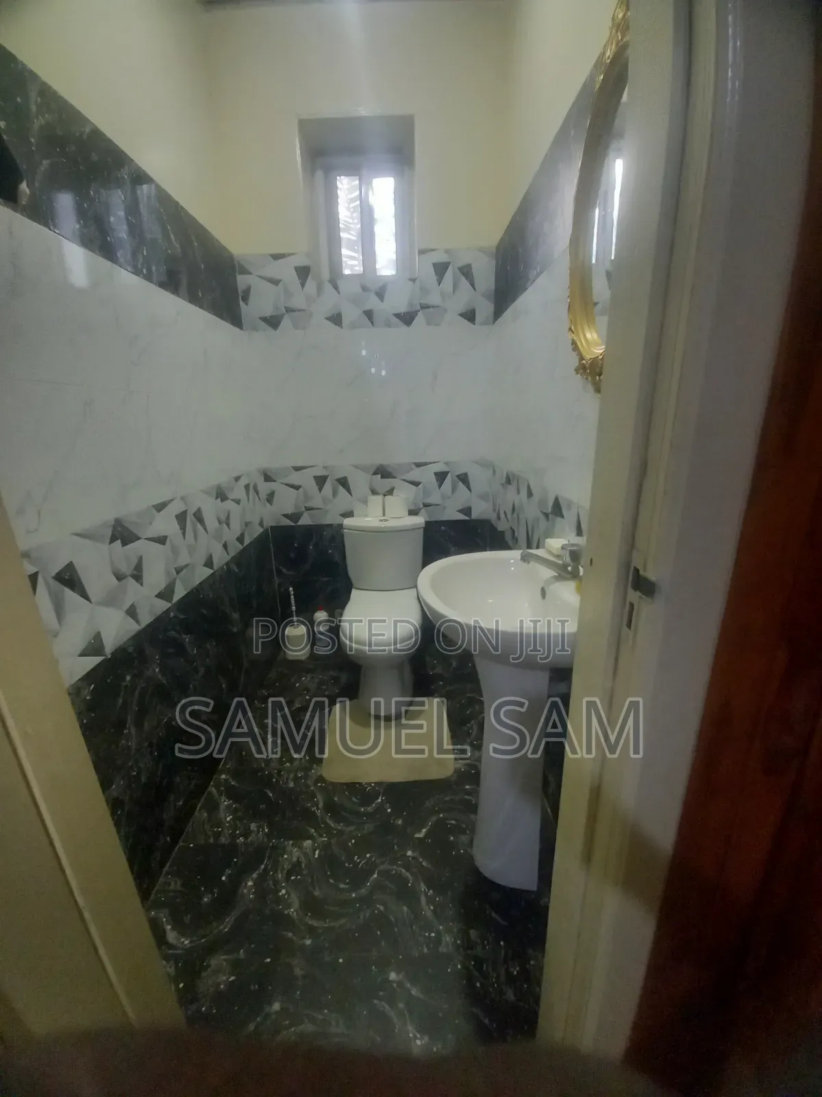 10bdrm House in Tema Community 11 for rent