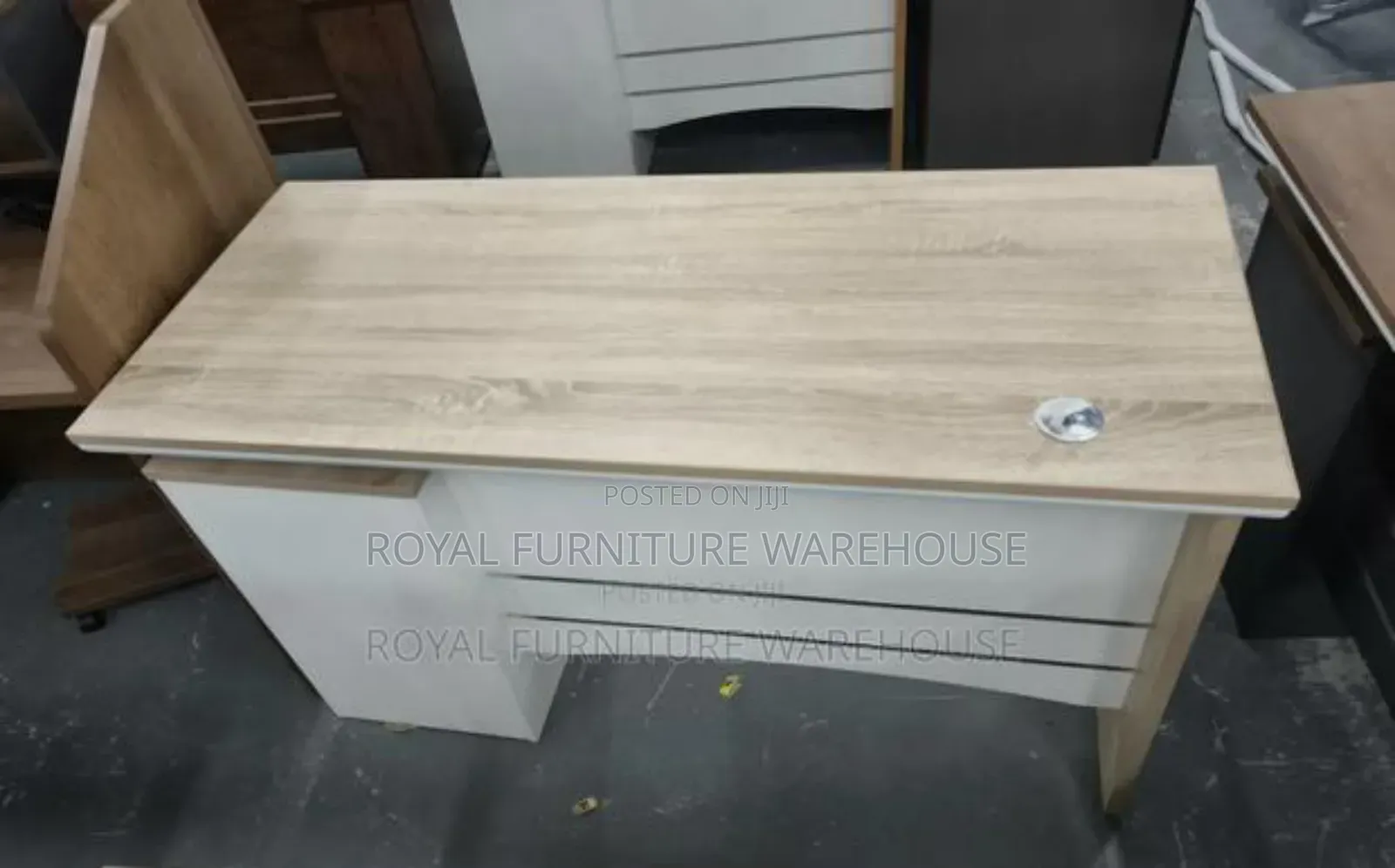 3 Lockers Is Office Desk