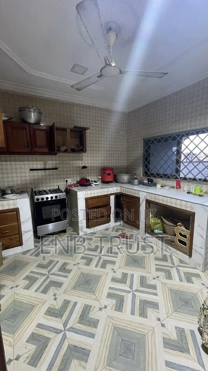 5bdrm House in Ablekuma  Nsakina, Manhean for rent