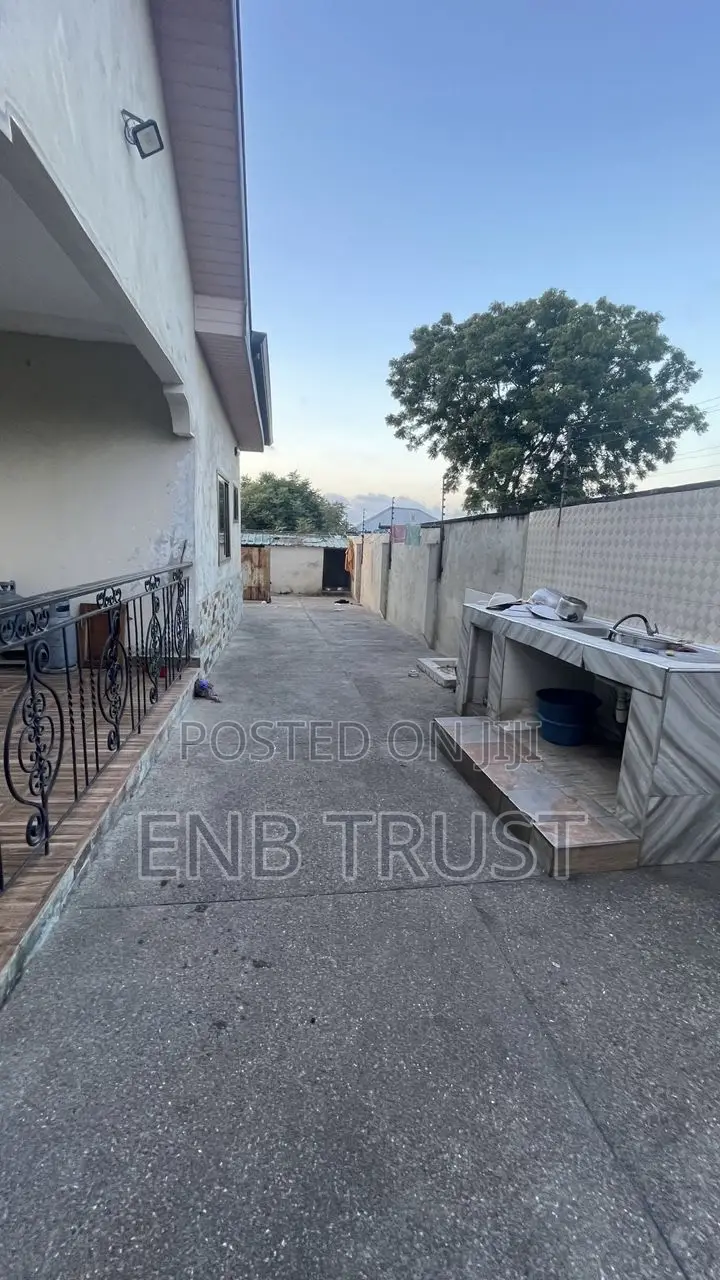 5bdrm House in Ablekuma  Nsakina, Manhean for rent