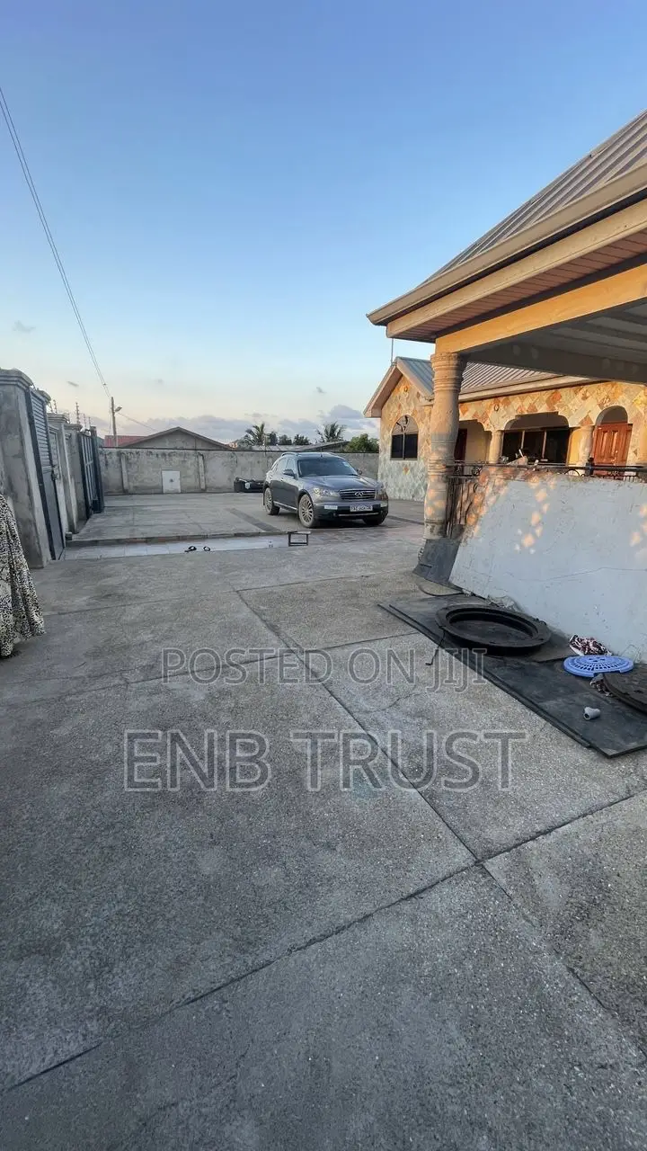 5bdrm House in Ablekuma  Nsakina, Manhean for rent