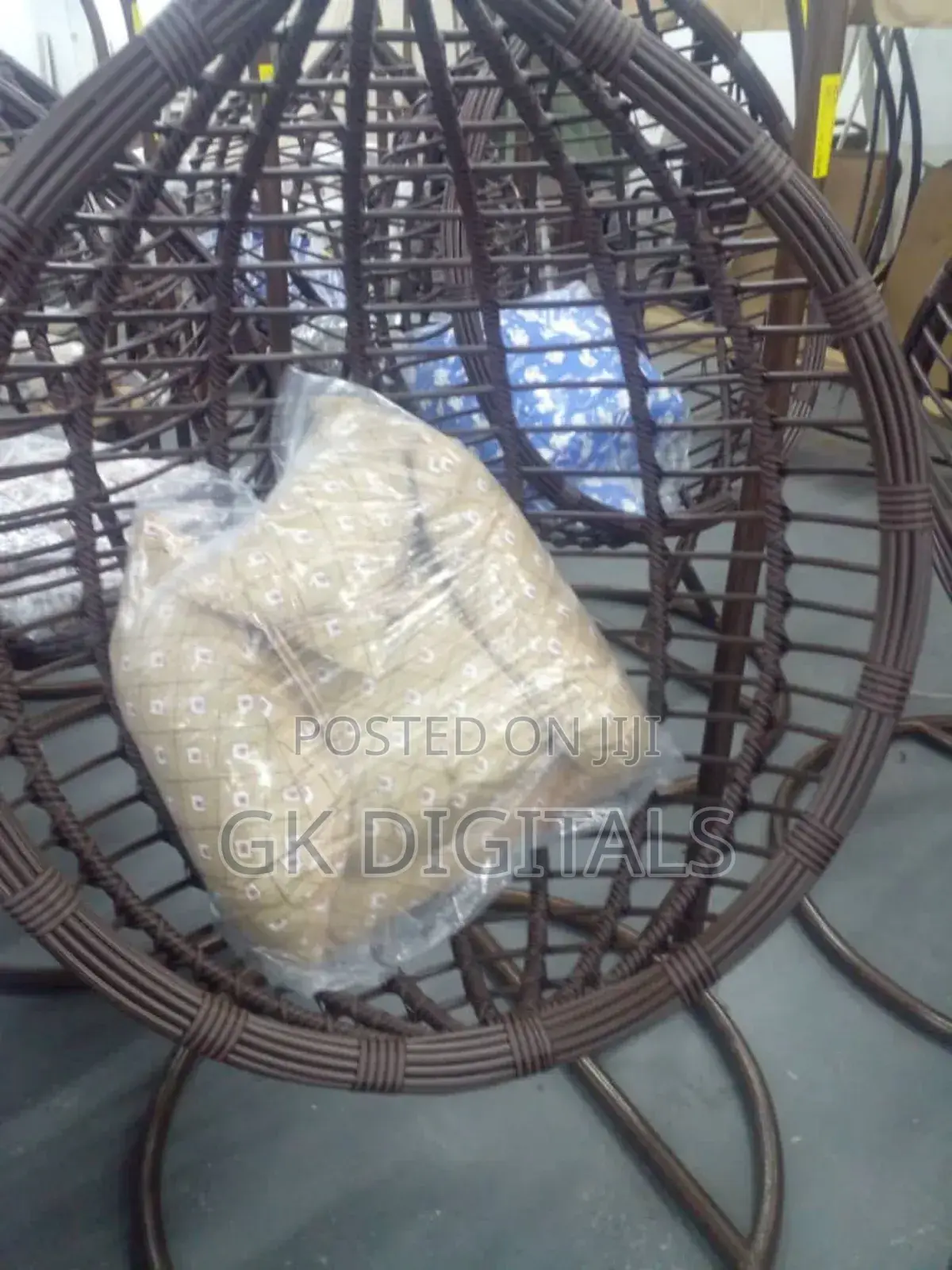 Luxury Rattan Hanging Chair With Cushion - Indoor/Outdoor Swing Seat