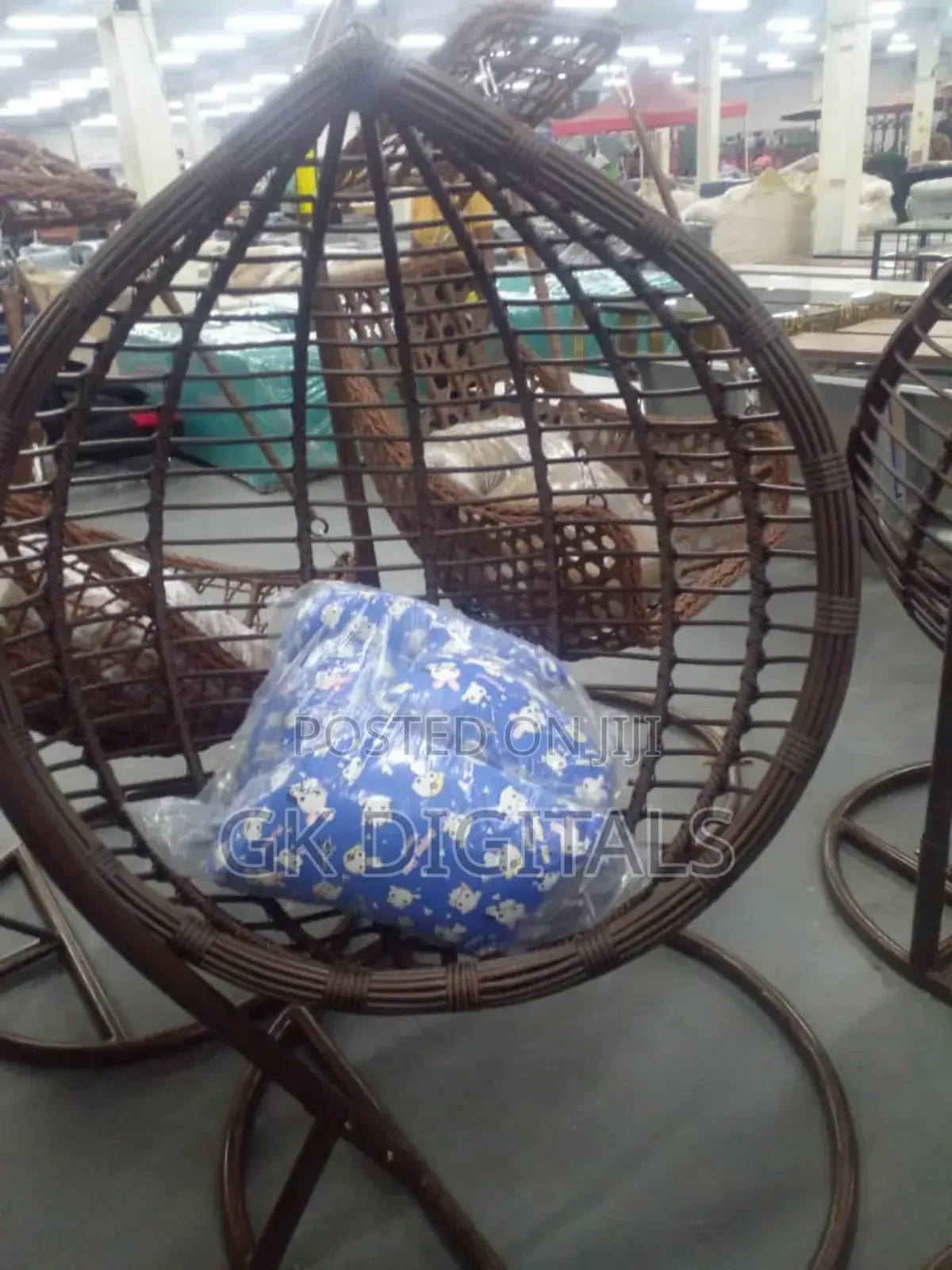 Luxury Rattan Hanging Chair With Cushion - Indoor/Outdoor Swing Seat