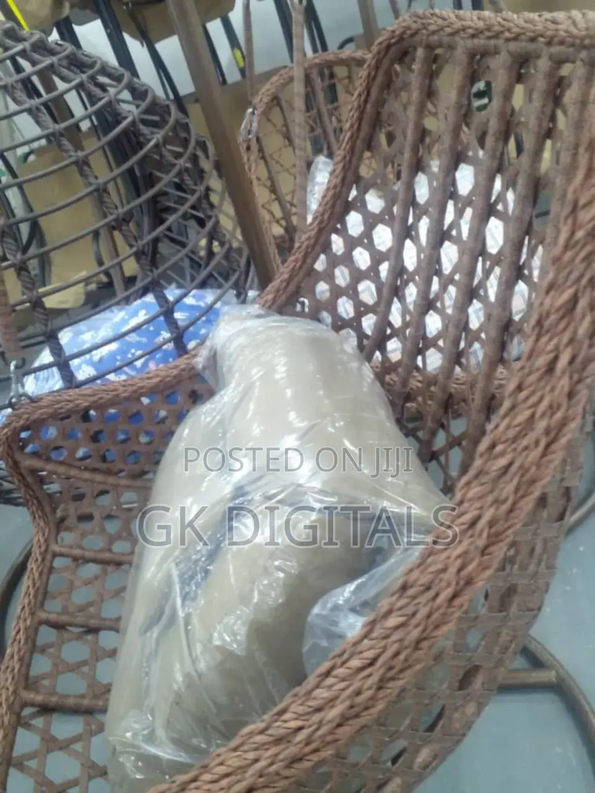 Luxury Rattan Hanging Chair With Cushion - Indoor/Outdoor Swing Seat