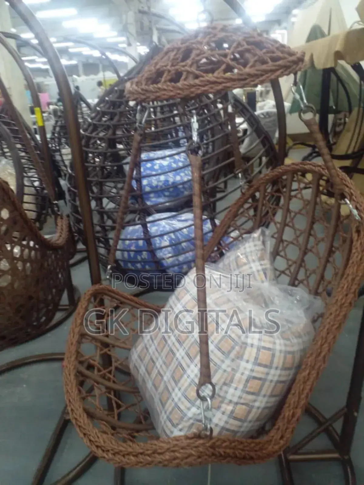 Luxury Rattan Hanging Chair With Cushion - Indoor/Outdoor Swing Seat
