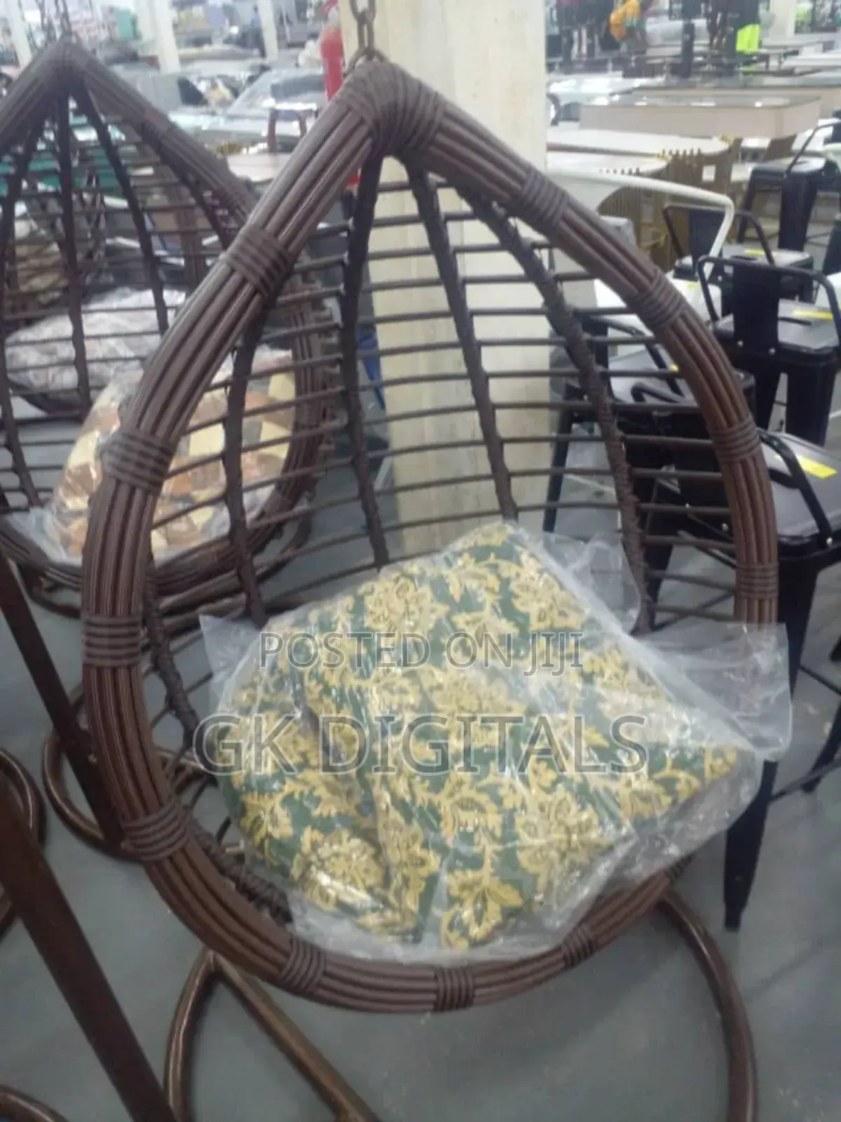 Luxury Rattan Hanging Chair With Cushion - Indoor/Outdoor Swing Seat