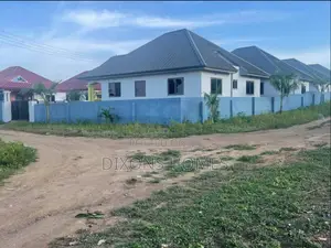 3bdrm House in Dixons Homes, Awutu Senya East Municipal for sale