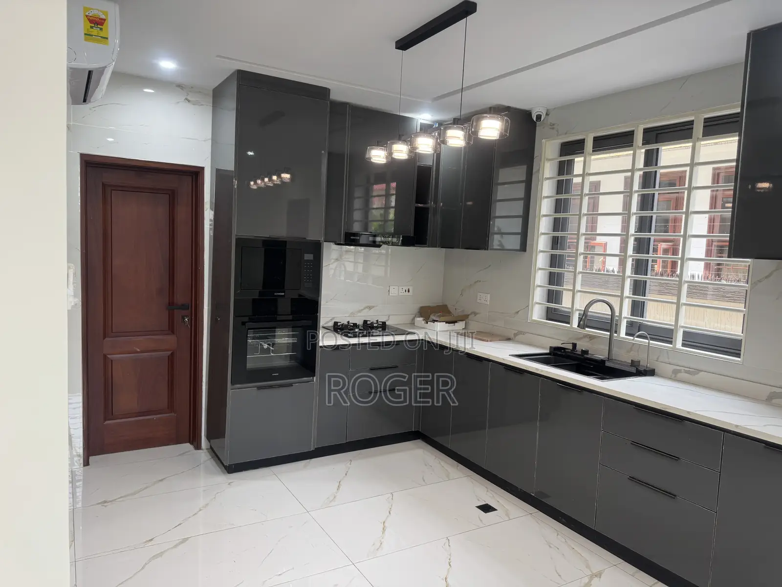 5bdrm Mansion in Achimota Petroleum for rent