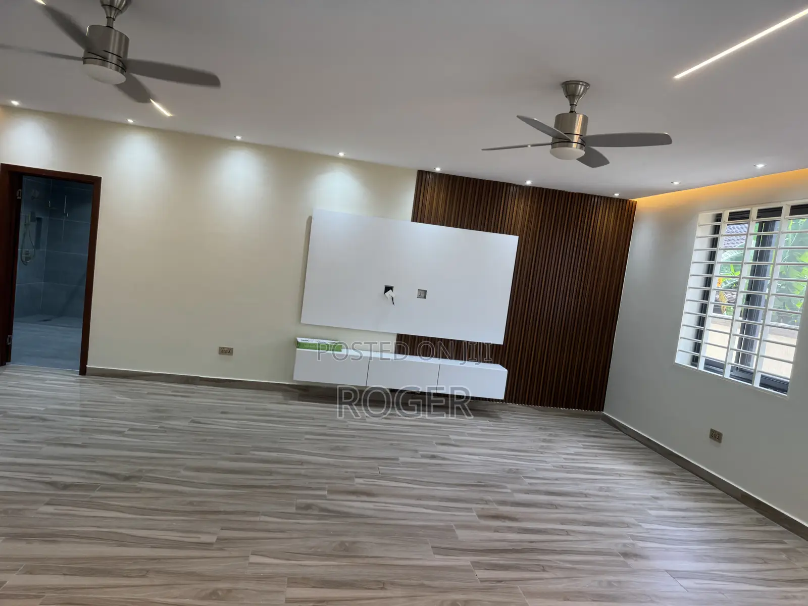 5bdrm Mansion in Achimota Petroleum for rent