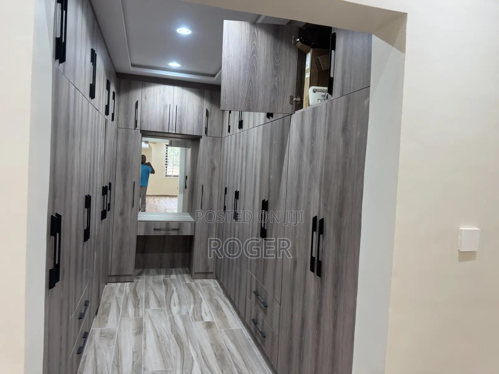 5bdrm Mansion in Achimota Petroleum for rent