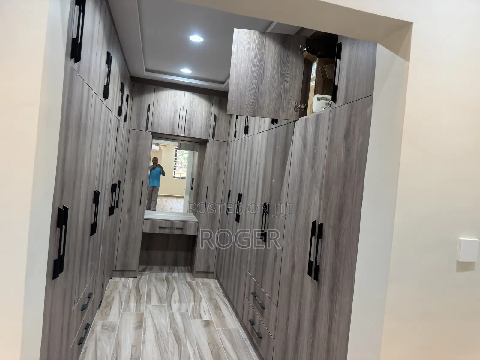 5bdrm Mansion in Achimota Petroleum for rent
