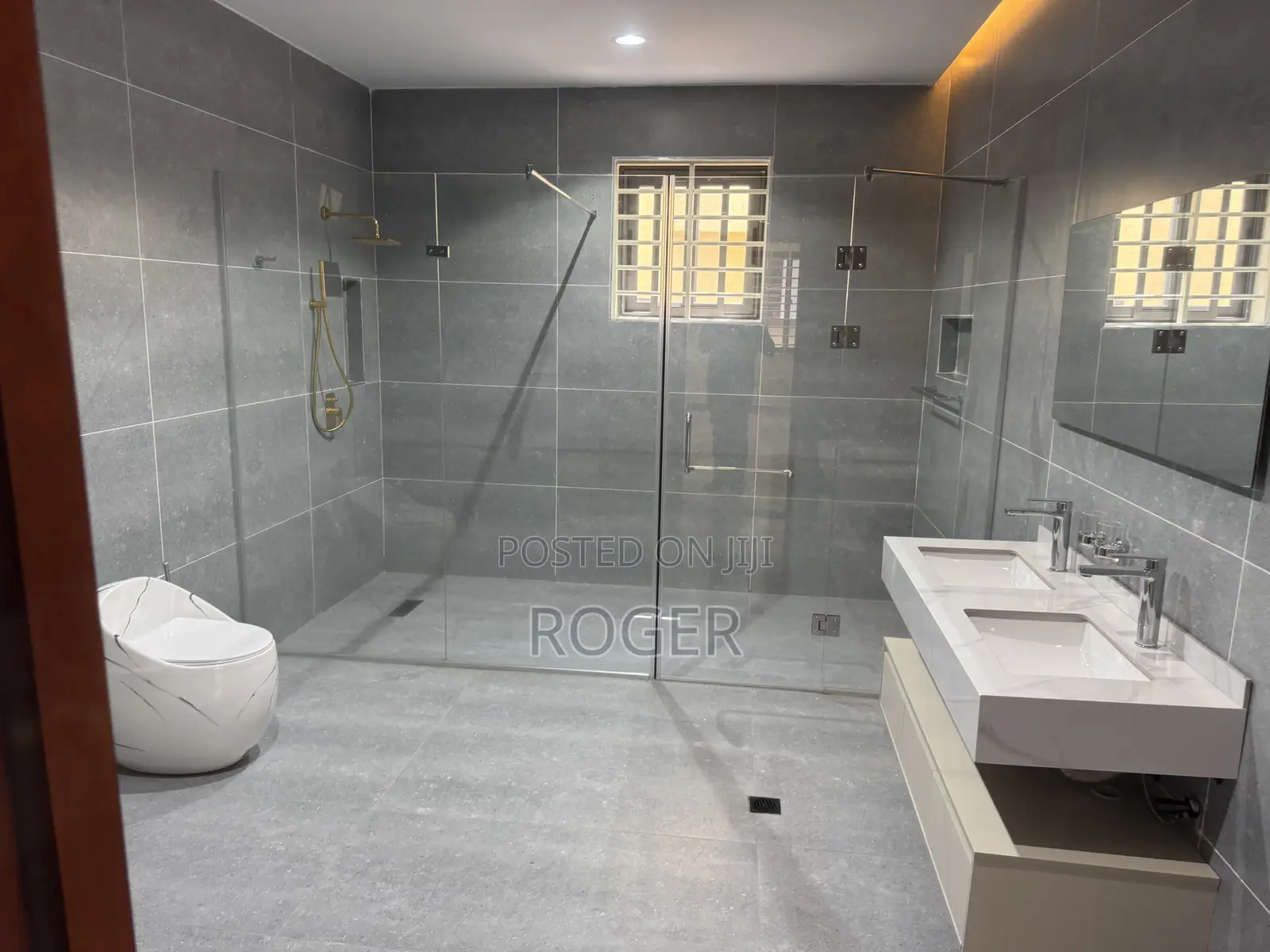 5bdrm Mansion in Achimota Petroleum for rent