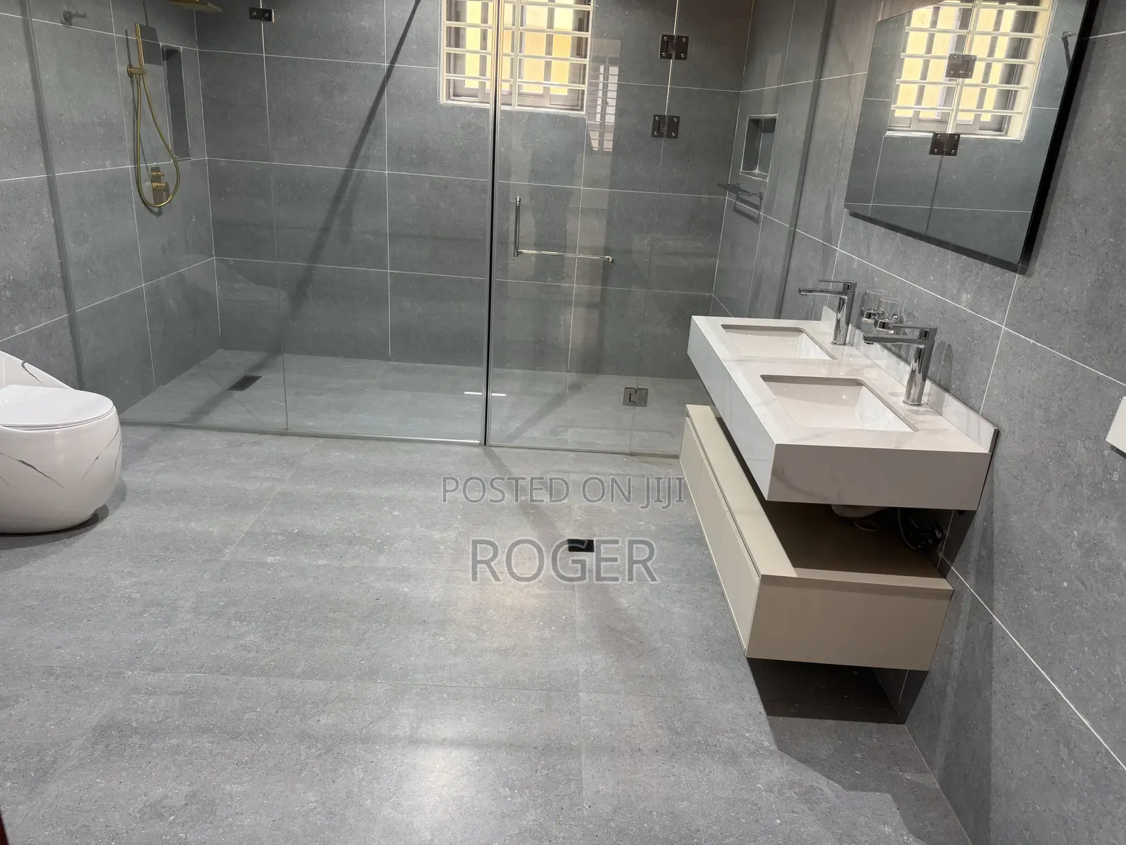 5bdrm Mansion in Achimota Petroleum for rent