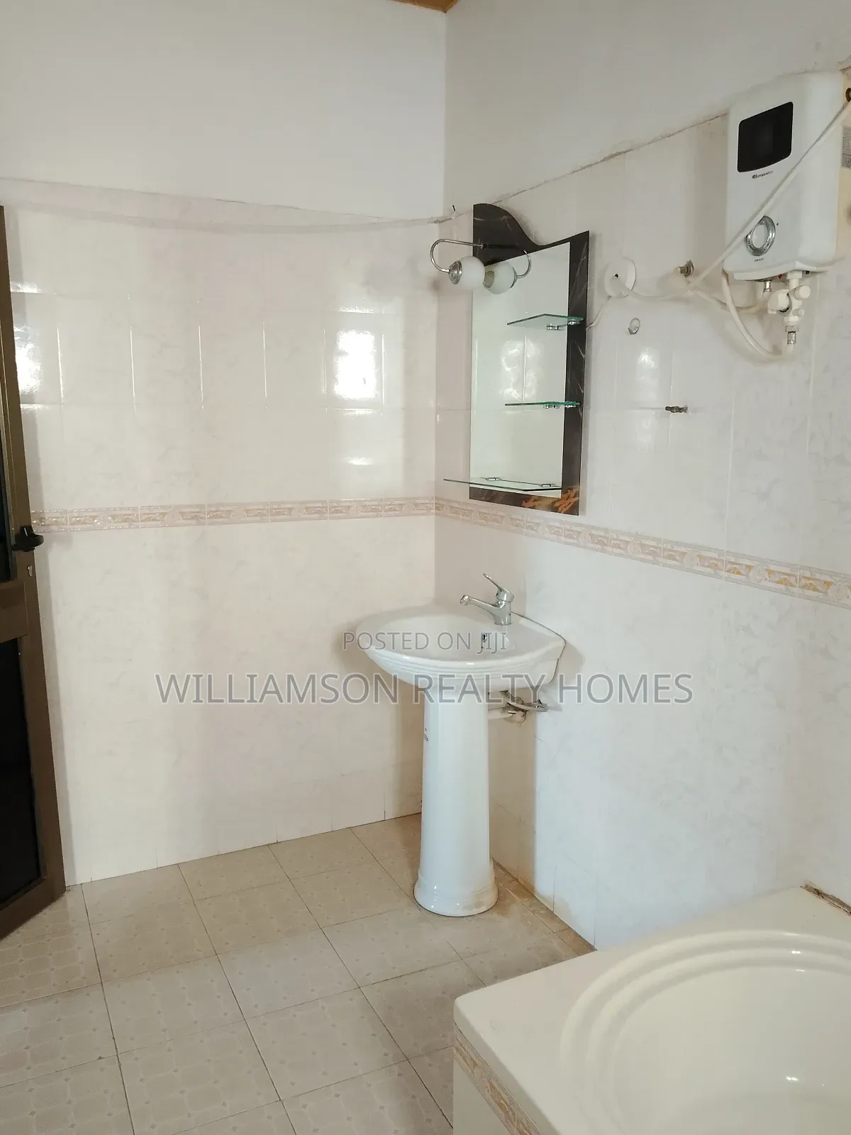 4bdrm Apartment in Community 18 Area, Spintex for rent