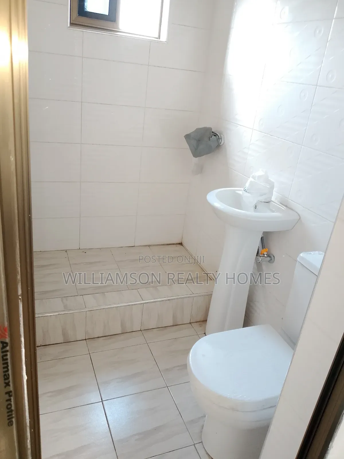 4bdrm Apartment in Community 18 Area, Spintex for rent