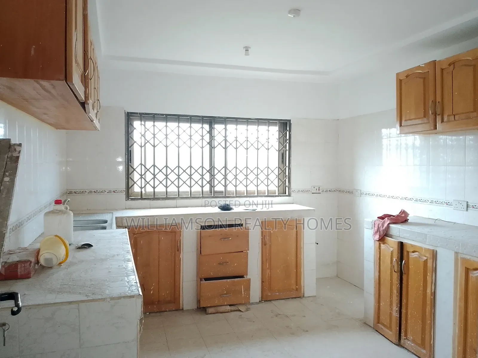 4bdrm Apartment in Community 18 Area, Spintex for rent