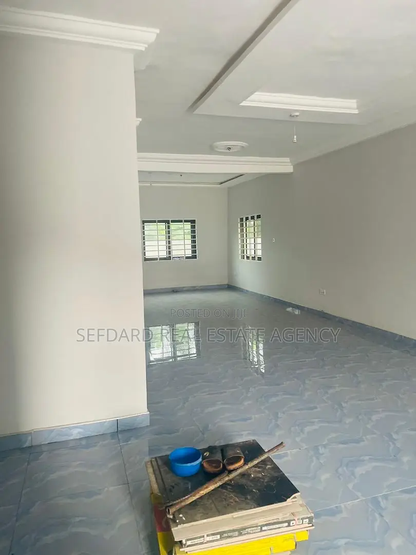 5bdrm House in Sefdard Real Estate, Haatso for sale
