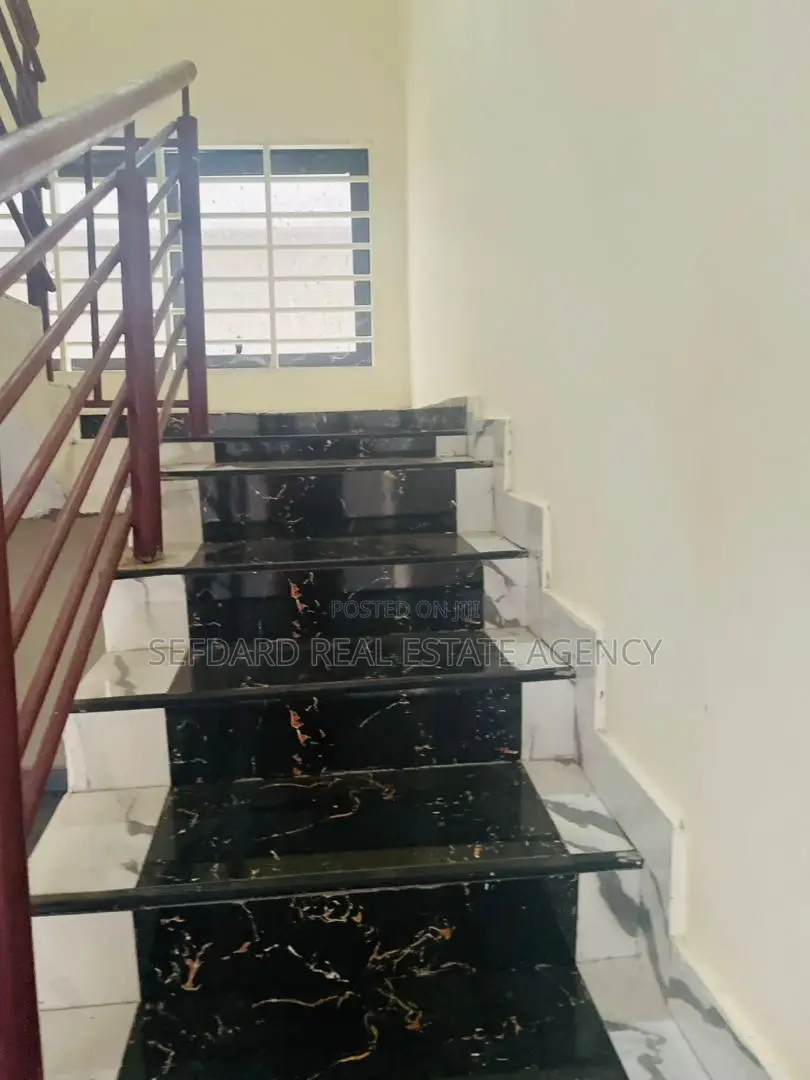 5bdrm House in Sefdard Real Estate, Haatso for sale