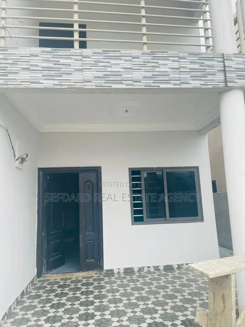 5bdrm House in Sefdard Real Estate, Haatso for sale