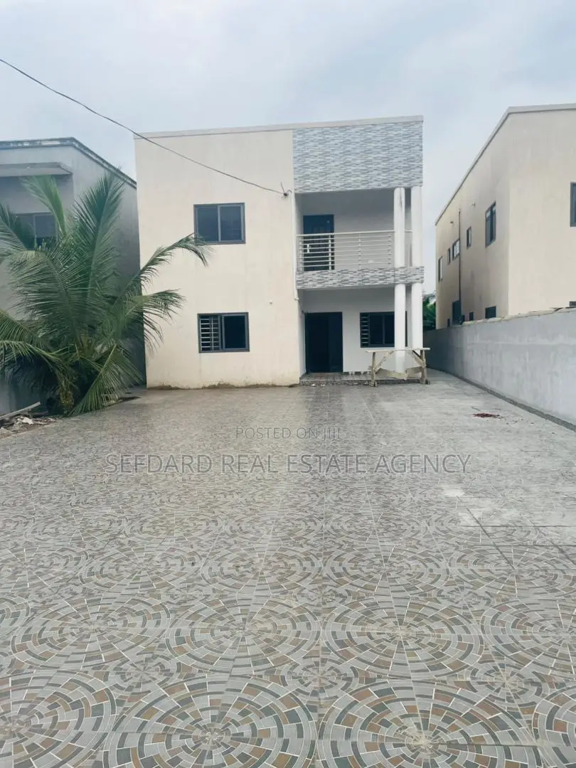 5bdrm House in Sefdard Real Estate, Haatso for sale