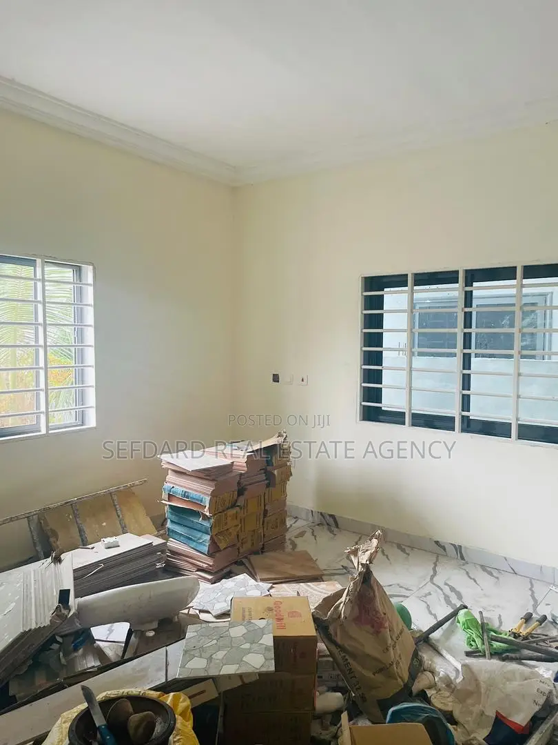 5bdrm House in Sefdard Real Estate, Haatso for sale