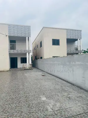 5bdrm House in Sefdard Real Estate, Haatso for sale