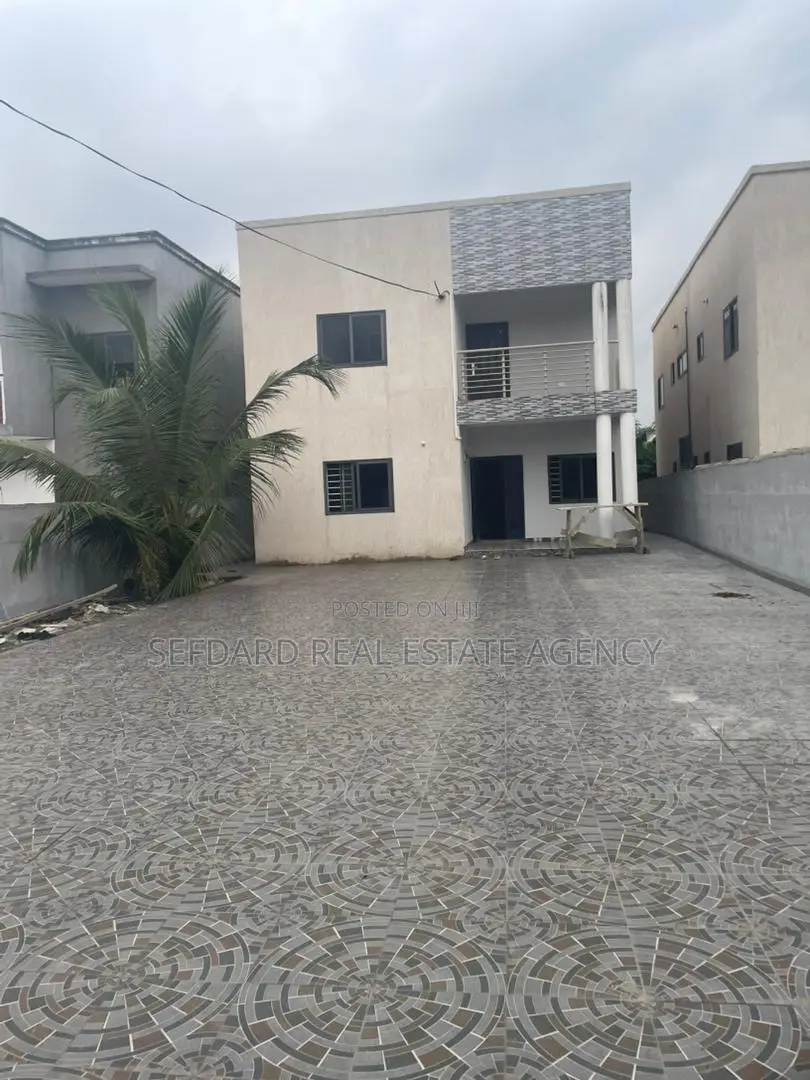 5bdrm House in Sefdard Real Estate, Haatso for sale