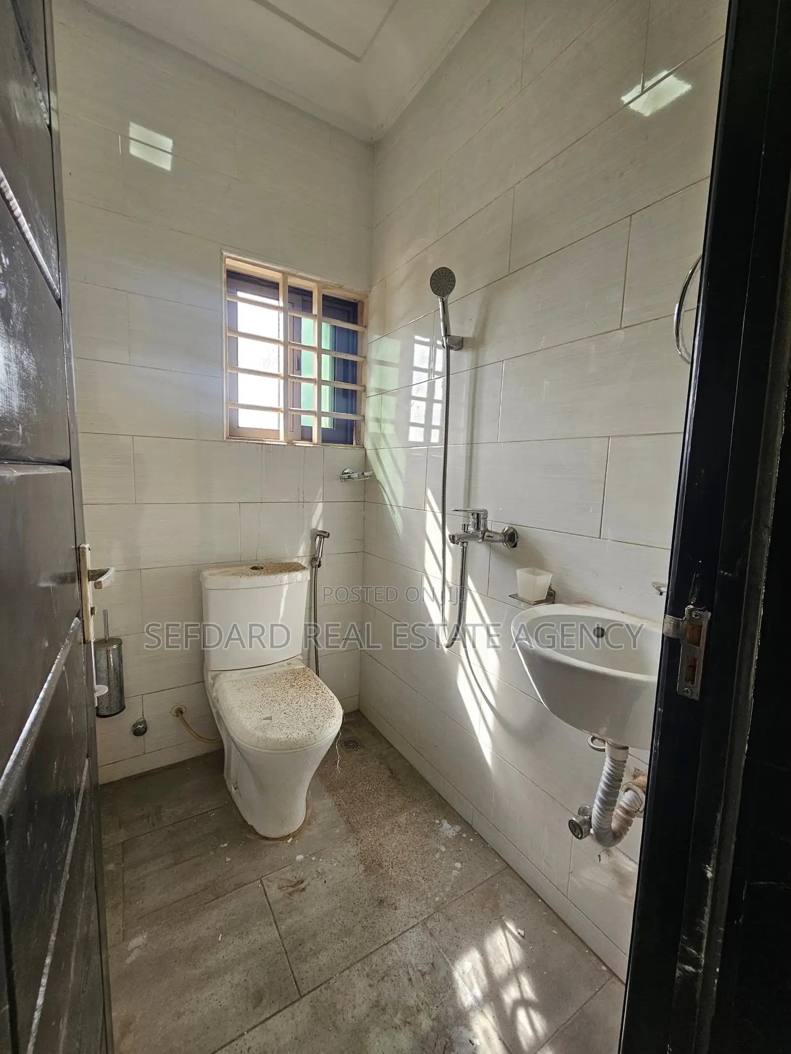 4bdrm House in Madina for sale