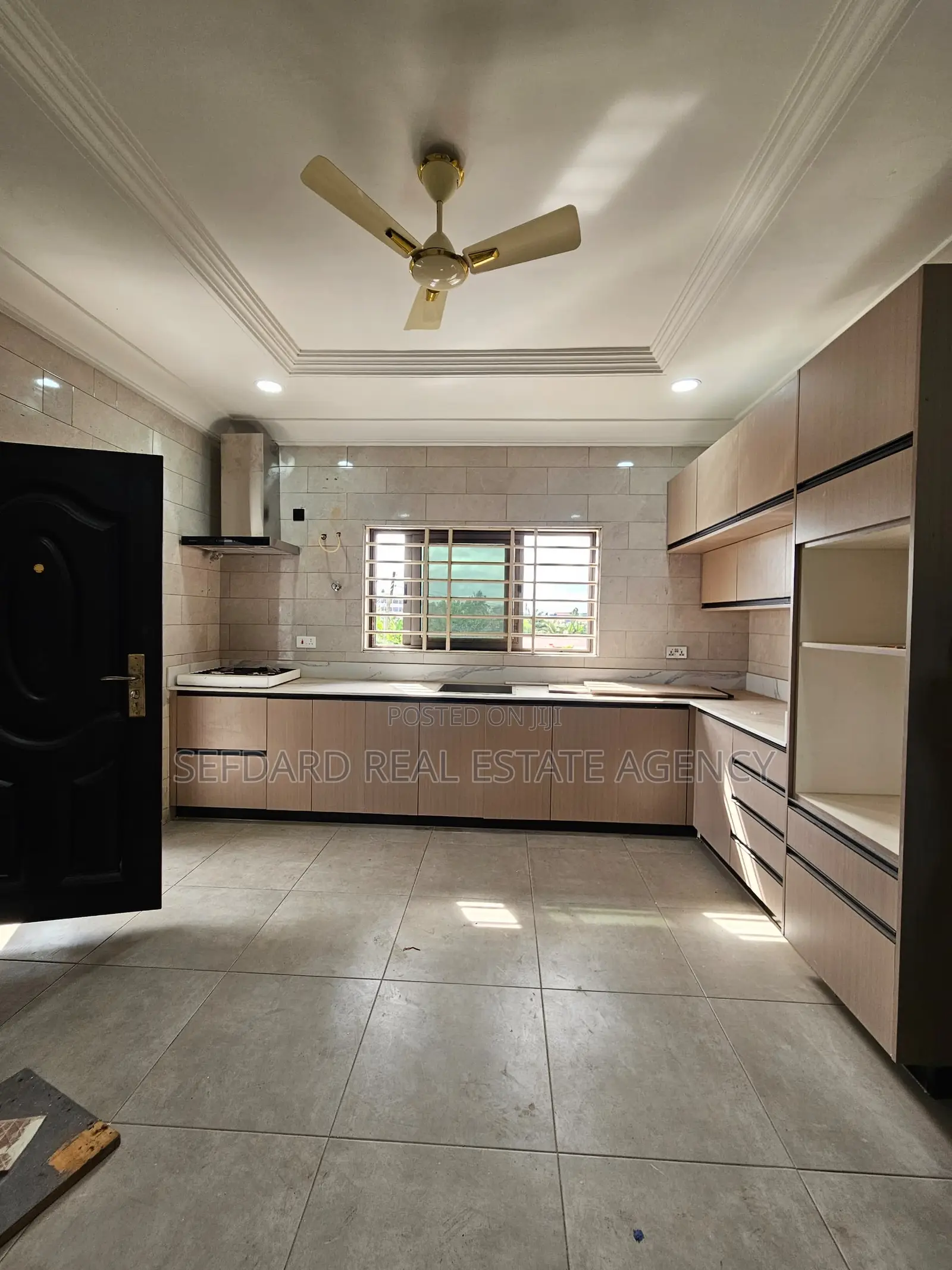 4bdrm House in Madina for sale