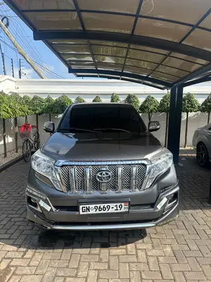 Toyota Land Cruiser Prado 2.8 2017 Gray