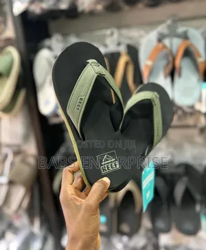 Reef Men's The Layback Flip Flops Olive