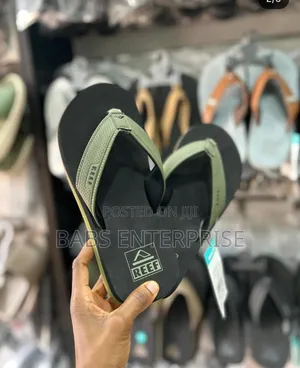 Reef Men's The Layback Flip Flops Olive