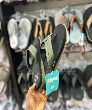 Reef Men's The Layback Flip Flops Olive