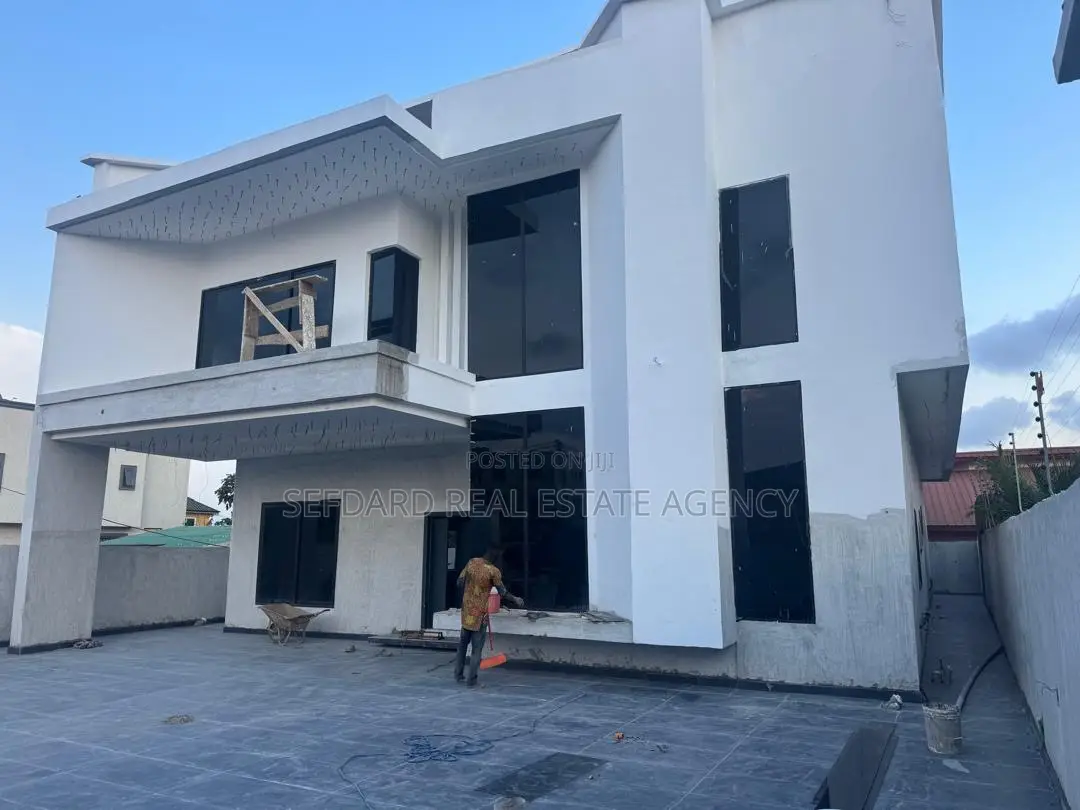 4bdrm Duplex in Haatso for sale
