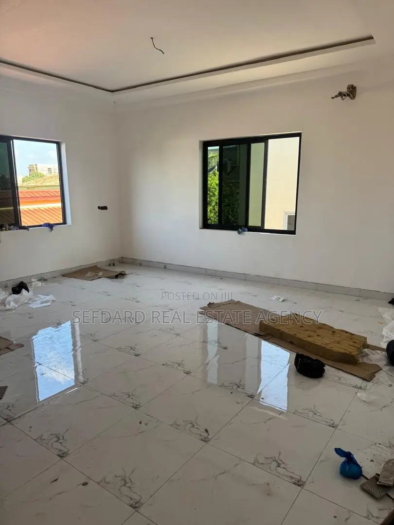 4bdrm Duplex in Haatso for sale