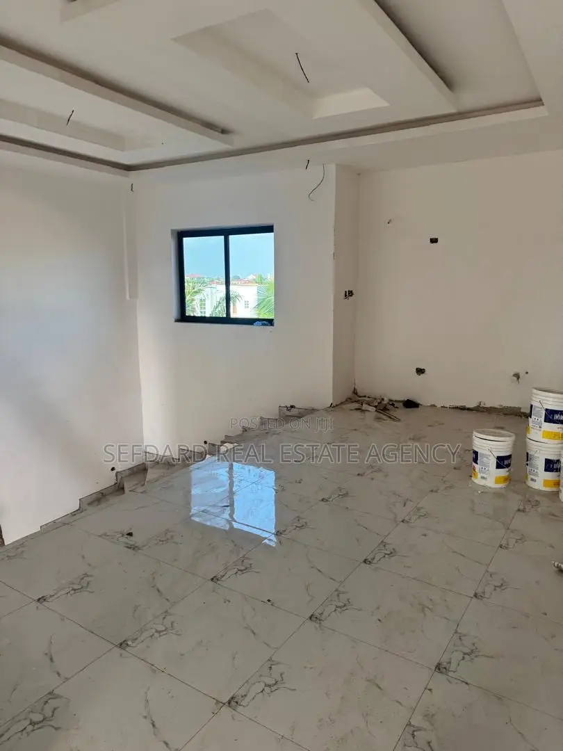 4bdrm Duplex in Haatso for sale