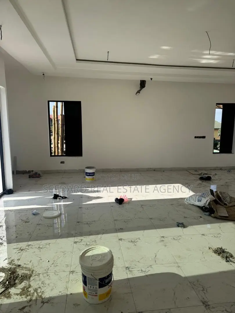 4bdrm Duplex in Haatso for sale