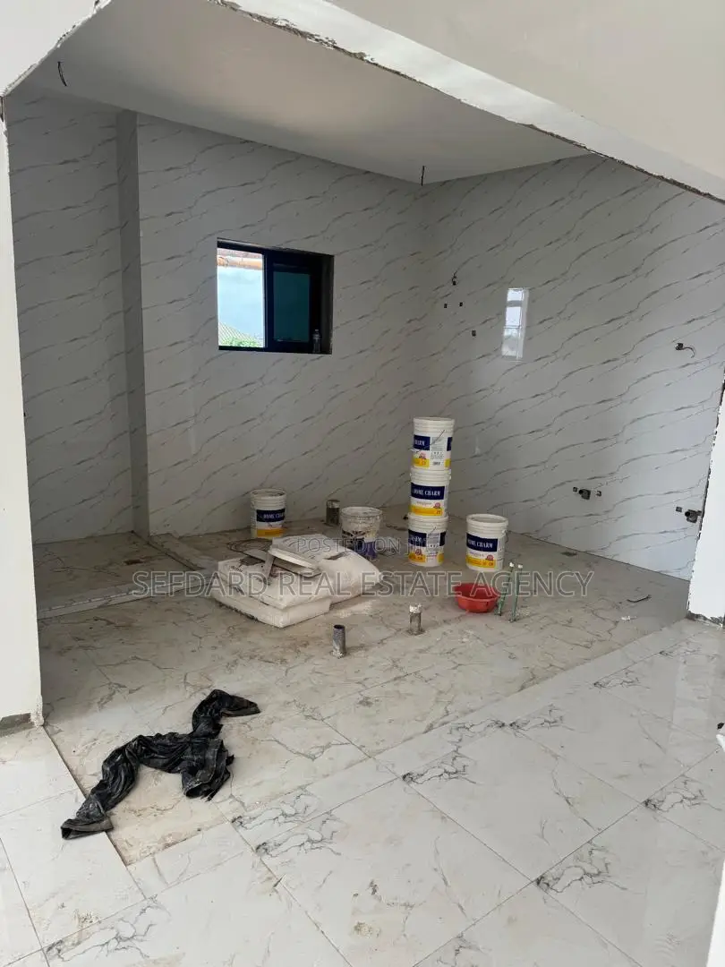 4bdrm Duplex in Haatso for sale