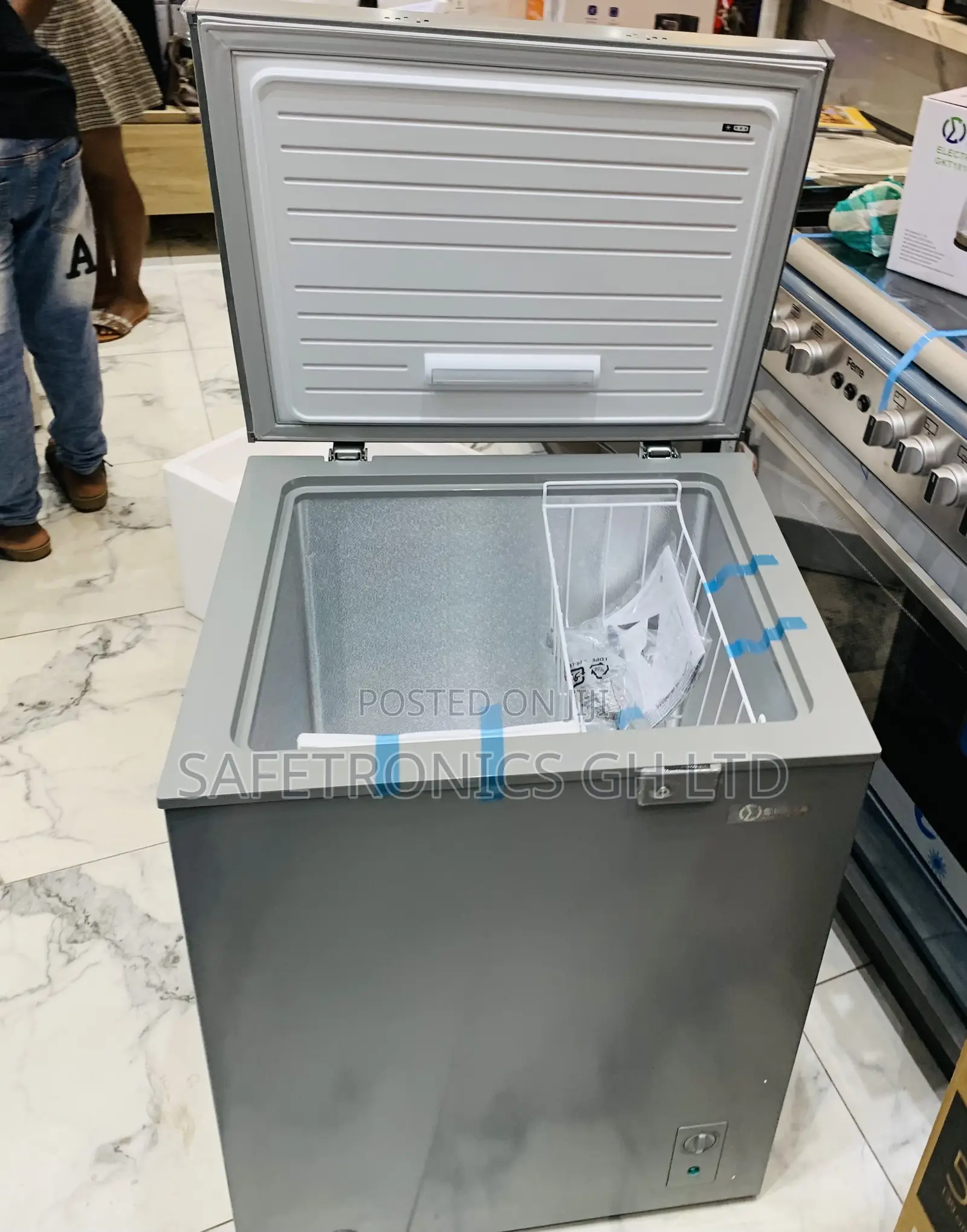 High Efficiency Singledoor Sigma 142 Liters Grey SCF-160 Freezer