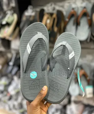 Reef Men's Santa Ana Flip Flops Grey