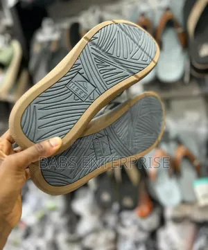 Reef Men's Santa Ana Flip Flops Grey