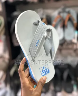 Reef Men's The Layback Flip Flops Gray