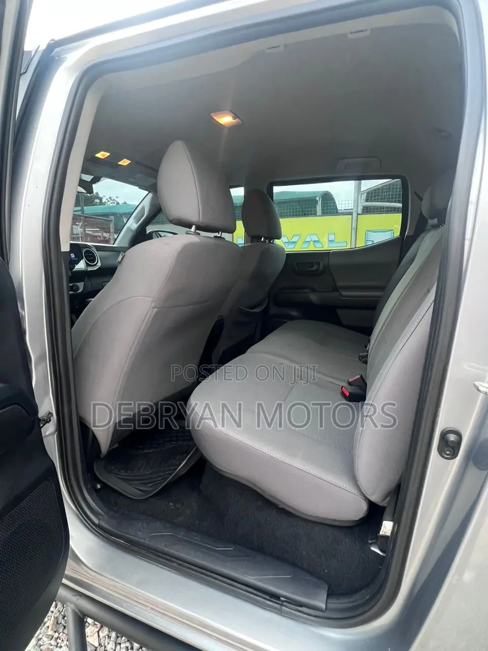 Toyota Tacoma SR5 2018 Silver