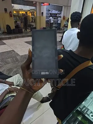 New Samsung Galaxy S20 128 GB Black