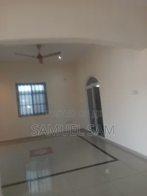 6bdrm House in Tema Community 18 for rent