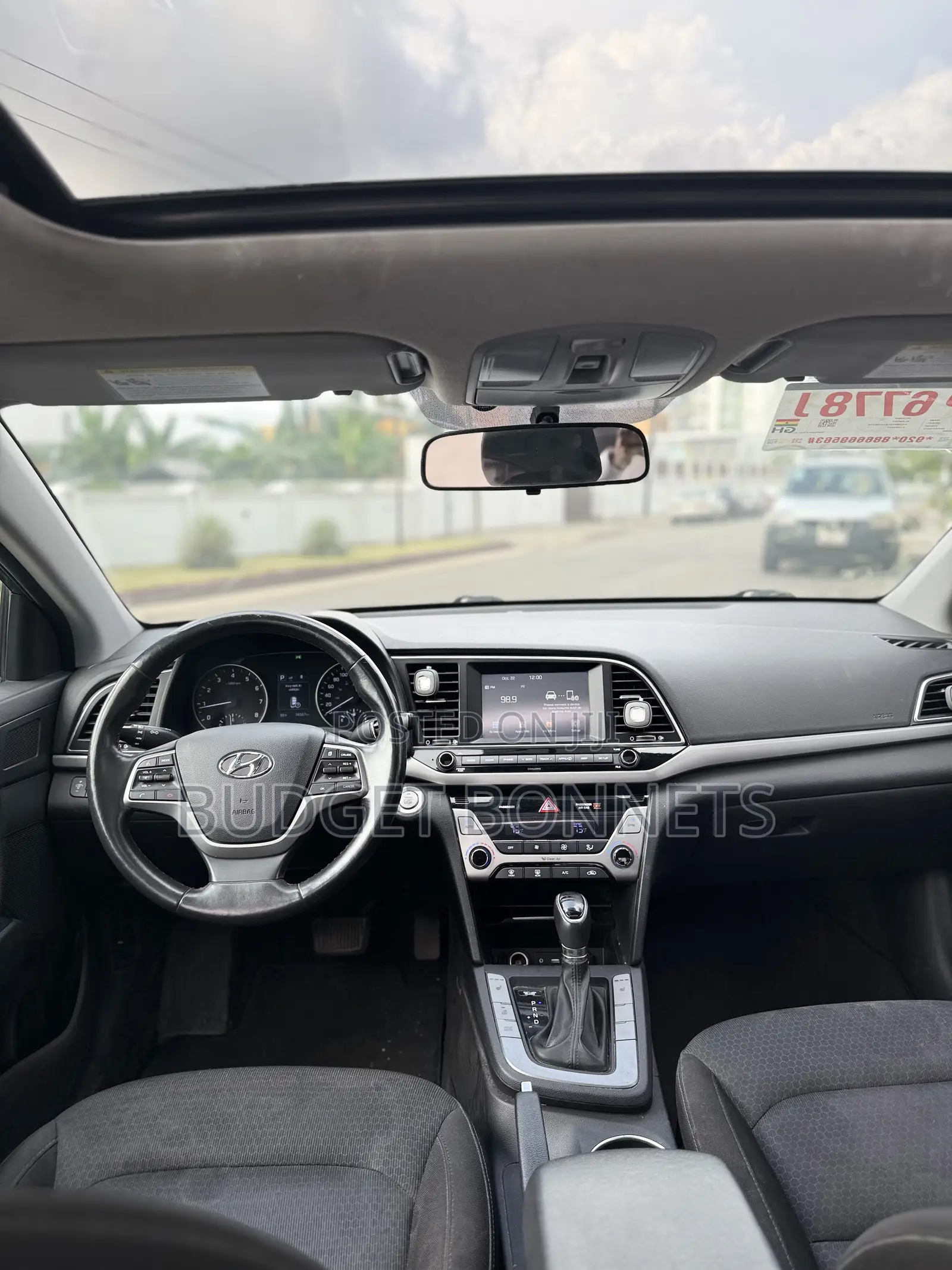 Hyundai Elantra Value Edition Sedan FWD (2.0L 4cyl 6A) 2017 Silver