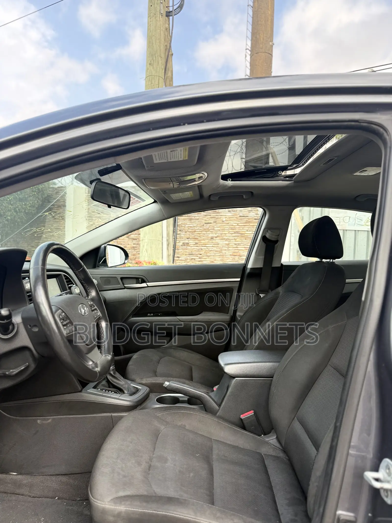 Hyundai Elantra Value Edition Sedan FWD (2.0L 4cyl 6A) 2017 Silver
